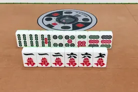 打麻将最不好的习惯：先打一九，后打二八，输到姥姥家图片