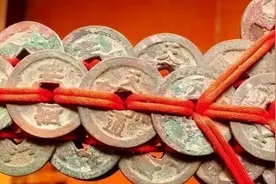 太欺负人！女子晒亲朋给孩子的生日红包，打开里面竟全是“冥币”图片