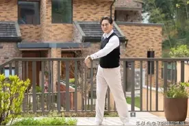 69岁大爷相亲：我时髦帅气还有钱，对方必须是55岁以下会化妆的人图片