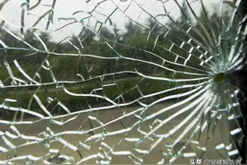 钢化玻璃自爆是因为夏天高温引起的吗？图片