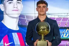 首次进世界杯射入一球的西班牙18岁球星加维获得22年度金童奖！图片