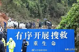 每天搜救结束，他们都向坠机点深深鞠躬图片