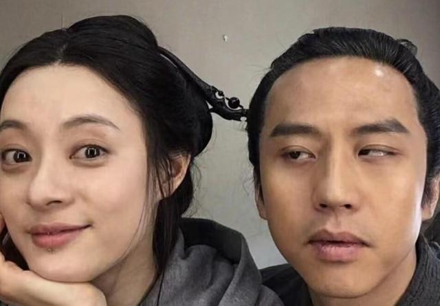 曝邓超出轨19岁嫩模！花千万掩盖丑闻，孙俪深夜发文：再见婚姻！