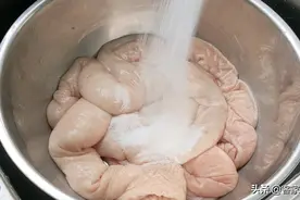 过年肥肠别卤着吃，教你广东有名吃法，一次2斤，比大鱼大肉抢手图片
