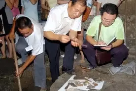 2007年渣滓洞被洪水毁坏，意外露出一地洞，洞中铁器揭开沉痛历史图片