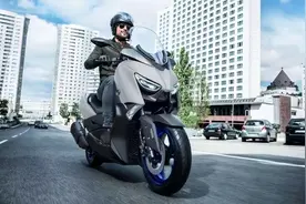 新款Xmax300变扁了！雅马哈新车路试曝光图片