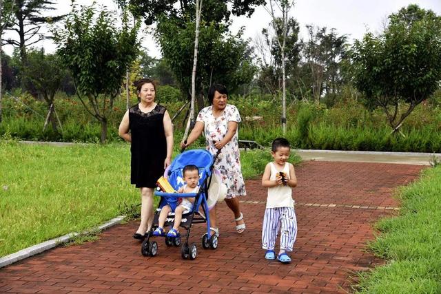 孙子与外孙同时出世，我选择了帮忙带外孙，从此没人叫我奶奶