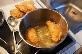 炸过食物的油，真的不能多次使用吗？答案并不是人们想的那样图片