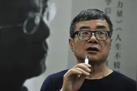 周国平，恶评如潮图片