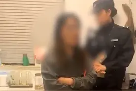 楼下嫌吵让楼上晚10点半后别上厕所，楼上：报警后协商好了，楼下会给我们买垫子，也会处理马桶噪音问题图片