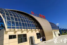 世界首条永磁磁悬浮空轨竣工，湖北造“兴国号“发车了图片