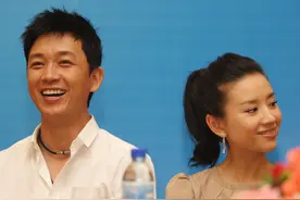 十多年后再看董洁和潘粤明，一个身家过亿，一个或已低调完婚图片