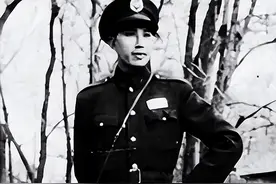 黄伯韬轻易不动情绪，却在帝丘罕见流了三次泪，一次要比一次伤心图片