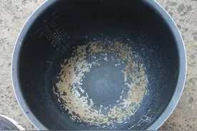 电饭煲内胆有毒性危害大，涂层刮花了还能用吗？答案有些让人意外图片