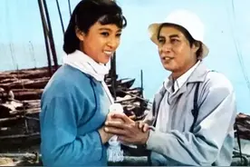 44年前，王心刚王馥荔饰演夫妻，电影已淡忘，两位明星却依然熟悉图片