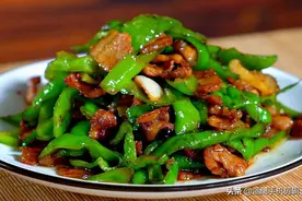 大厨教你做“青椒炒回锅肉”的正确做法，色香味美，一看就有食欲图片