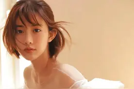 明星美图壁纸：孟子义，身材和颜值刚刚好图片