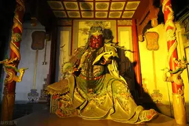 受全世界顶礼膜拜的关羽，其实就打了两场胜仗，他凭啥享誉全球?图片