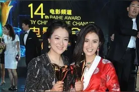 46岁的沈傲君，身材发福依旧有婴儿肥，穿一袭黑色长裙，气色好图片