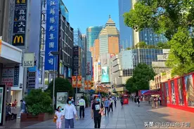 东北女子去上海旅游，点了三道上海菜，拿起菜单反复确认不敢相信图片