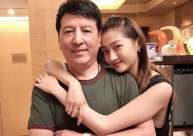关少曾个人资料（关晓彤爸爸关少曾难忘女儿成名背后的心酸）