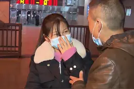 51岁老汉因右眼失明一生未婚，2020年一女子找上门：我是你女儿图片