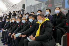 张家口城市冰球联赛在康保县全民冰雪体育综合体圆满落幕图片