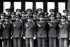 1955年授衔主席亲自批示：红军不下校，抗日不上将。有何深意？图片