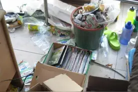 大学男生的床可以脏成什么样？同学拍下证据，不知道晚上怎么睡图片