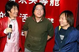 “摇滚教父”郑钧风流史：女友无数，第二天起来不知道躺谁的床上图片