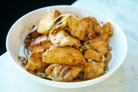葱烧豆腐，3元豆腐这样做，葱香十足吃2份都不够图片