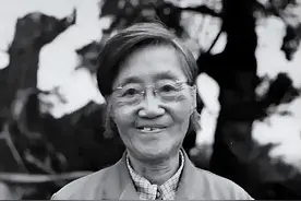 1964年，邓小平视察兰州看到一个女工，惊愕道：你怎么在这里？图片