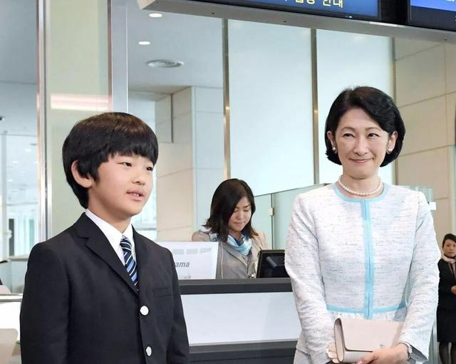 不过,纪子妃还是心气蛮高的,她不绝希望自己的儿子可以成为有才华有