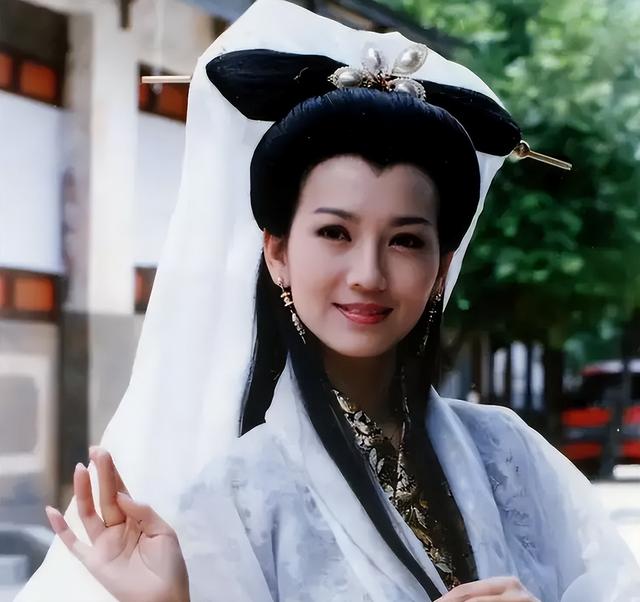 明明演技不行,却被捧成"老戏骨",这几位演员,演什么都一个样