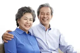 70岁大妈：10年前花光养老钱给继子买婚房，如今却被赶出家门图片