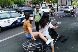 电动车违规载人被罚，车主：不能载人，设计后座干嘛用？获得回复图片