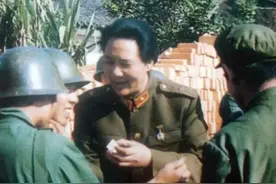 1984年，古月赴前线慰问引发轰动，有战士热泪盈眶：毛主席来了！图片