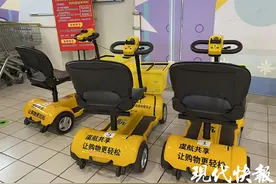 逛超市开上电动购物车？这种感觉很神奇图片