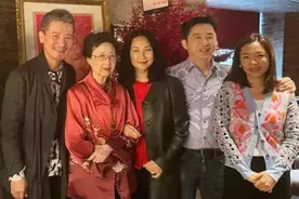 台媒曝庾澄庆与90岁妈妈结束分居，婆媳重温天伦，搬回家原因曝光图片