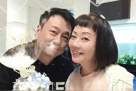 黎耀祥与妻子庆结婚25年，夫妻携手切蛋糕，获甜蜜表白：感恩有你图片