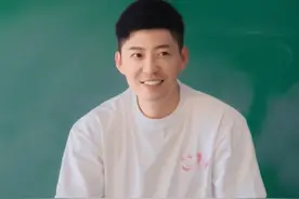 吉林一大学男教师走红，身高190身材如男模，堪称行走的招生简章图片