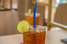 长期喝饮料的人，最后都怎么样了？4种“健康”饮料，费钱还伤身图片