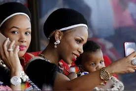 非洲国王为杜绝疾病，对全国女性提出奇葩命令图片