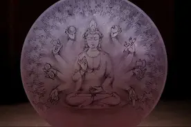 翡翠手镯价值高，手镯芯也不能浪费，这样雕刻起货后价值涨了数倍图片