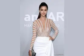 典型的中东美女Mahlagha Jaberi，精致的面容，凹凸有致的身材图片