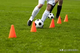 看直播、玩游戏、听相声……球迷打开世界杯的轻快方式图片