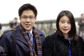 霍英东：长孙事业婚姻圆满，长孙女37岁依旧单身，其他第三代咋样图片