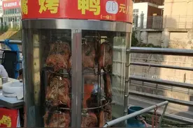 25天出栏，年养15批！速成鸭狂卷白羽鸡，烤鸭摊藏着印钞机图片