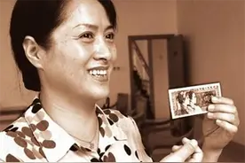 黄其萍和苏春熙，同是80年贰角人民币原型，二者人生皆不同图片