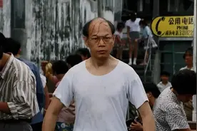 被周星驰捧红的明星，罗家英唱粤剧40年不火，与星爷合作买两套房图片